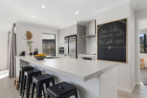 Photo of property in 83 Bert Wall Drive, Omokoroa, 3114