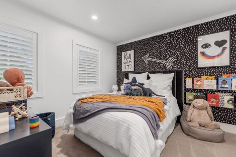 Photo of property in 1 Almond Grove, Greenhithe, Auckland, 0632