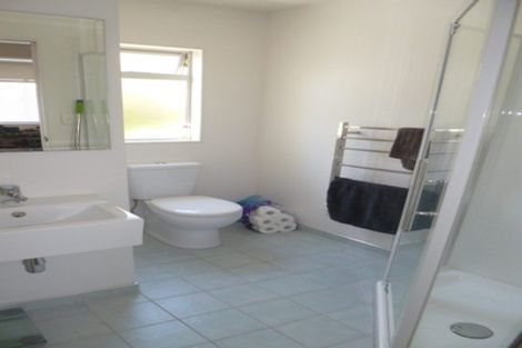 Photo of property in 49b Onewa Road, Northcote, Auckland, 0627