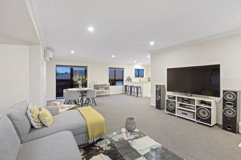 Photo of property in 1/30 Fairway Avenue, Red Beach, 0932