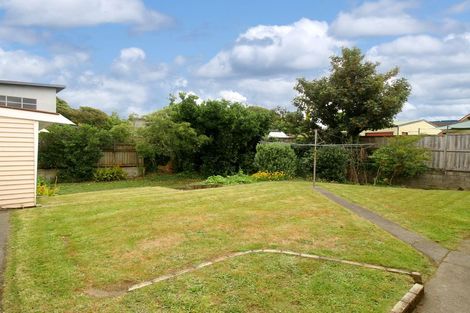 Photo of property in 4 Newcastle Street, Hokowhitu, Palmerston North, 4410