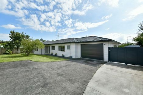 Photo of property in 80 Lakeside Drive, Orewa, 0931