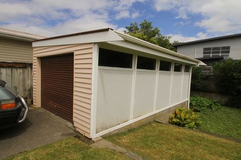Photo of property in 4 Newcastle Street, Hokowhitu, Palmerston North, 4410