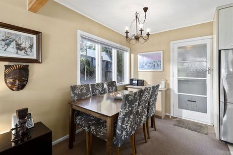 Photo of property in 389 Wairau Road, Totara Vale, Auckland, 0629