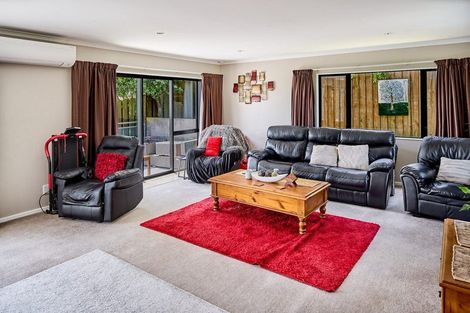 Photo of property in 21 View Road, Titahi Bay, Porirua, 5022