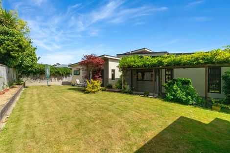 Photo of property in 7 Ruru Place, Levin, 5510