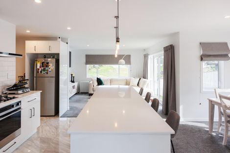 Photo of property in 23 Vaucluse Heights, Fitzherbert, Palmerston North, 4410