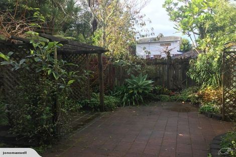 Photo of property in 2/110 Nigel Road, Browns Bay, Auckland, 0630