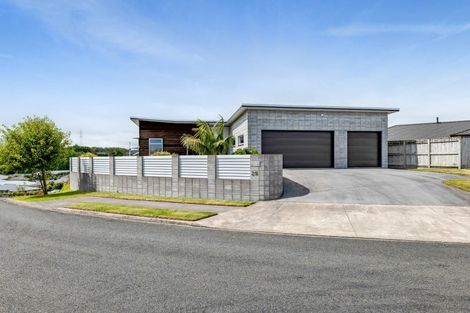 Photo of property in 25 Aderman Place, Hurworth, New Plymouth, 4310