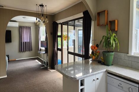 Photo of property in 63 Stokes Valley Road, Stokes Valley, Lower Hutt, 5019