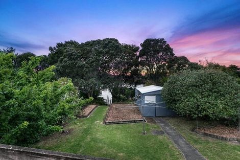 Photo of property in 37 Beaubank Road, Kelston, Auckland, 0602