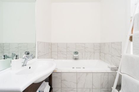 Photo of property in 37 The Crescent, Roseneath, Wellington, 6011