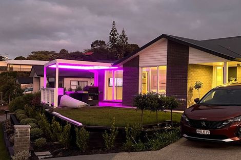 Photo of property in 13 Odlin Lane, Red Beach, 0932