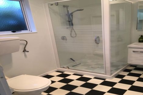 Photo of property in 1/8 Second Avenue, Stanley Point, Auckland, 0624