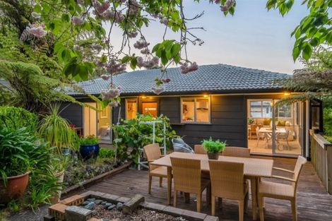 Photo of property in 26 Staincross Street, Green Bay, Auckland, 0604