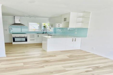 Photo of property in 3/32 Inverness Road, Browns Bay, Auckland, 0630