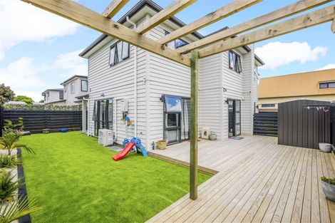 Photo of property in 16 Rosarina Lane, Takanini, 2112