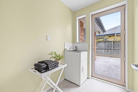 Photo of property in 64 Willowview Drive, Redwood, Christchurch, 8051