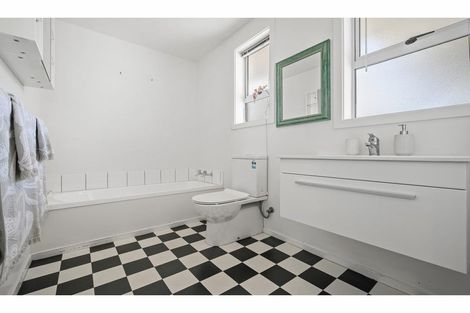 Photo of property in 90 Hargood Street, Woolston, Christchurch, 8062