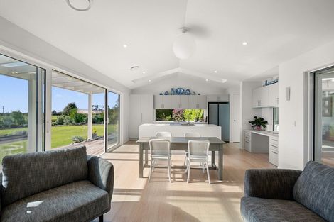 Photo of property in 130 Cross Road, Lepperton, New Plymouth, 4373