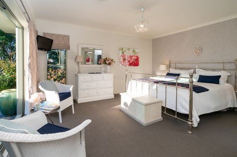 Photo of property in 17 Fairway Oaks Drive, Waikanae Beach, Waikanae, 5036