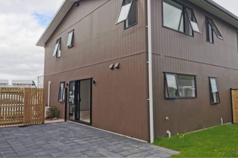 Photo of property in 22 Eileen Newey Place, Henderson, Auckland, 0612