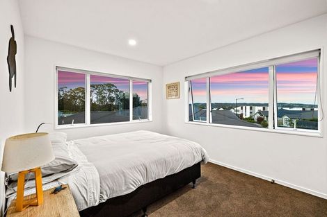 Photo of property in 11 Dida Park Drive, Kumeu, 0810
