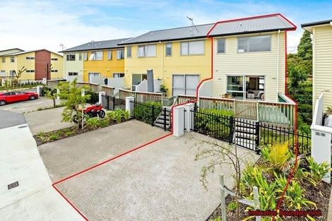 Photo of property in 28/11 Ray Small Drive, Papakura, 2110