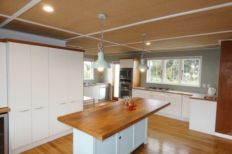 Photo of property in 2 Karoro Road, One Tree Point, 0118