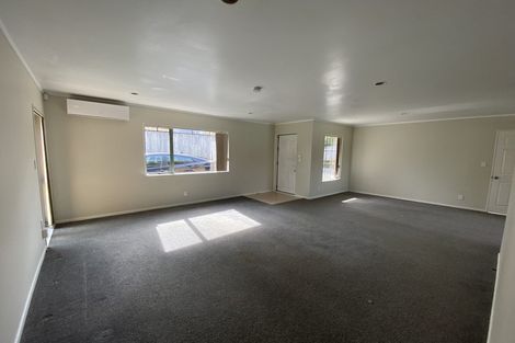Photo of property in 25 Ginders Drive, Massey, Auckland, 0614