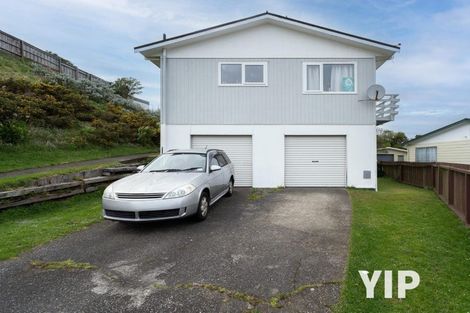 Photo of property in 9 Chetwode Grove, Newlands, Wellington, 6037