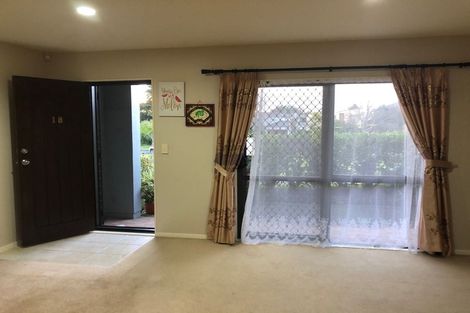 Photo of property in 18 Spalding Rise, Golflands, Auckland, 2013