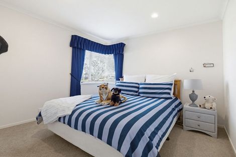Photo of property in 79 Riverton Drive, Randwick Park, Auckland, 2105