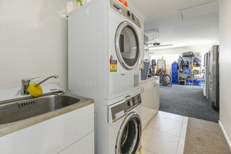 Photo of property in 4 Young Place, Taradale, Napier, 4112