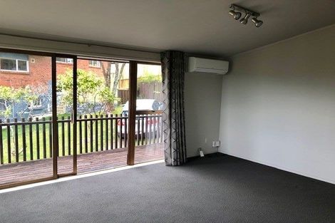 Photo of property in 1/104 Ravenwood Drive, Forrest Hill, Auckland, 0620