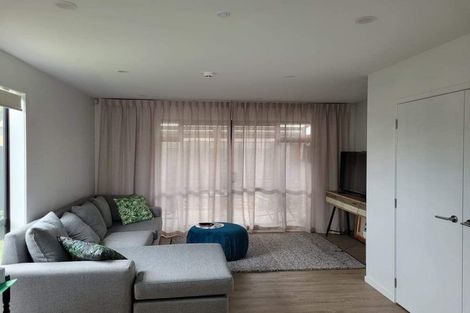 Photo of property in 1/60 Hepburn Road, Glendene, Auckland, 0602