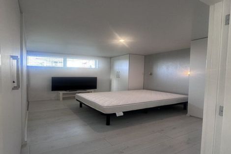 Photo of property in 33 Forrest Hill Road, Milford, Auckland, 0620