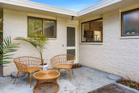 Photo of property in 28 Rewarewa Crescent, Waikanae, 5036