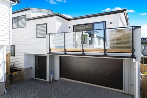 Photo of property in 13c Windermere Crescent, Blockhouse Bay, Auckland, 0600
