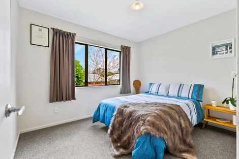 Photo of property in 1/1032 East Coast Road, Fairview Heights, Auckland, 0630