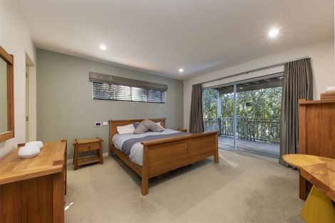 Photo of property in 317a Glenfield Road, Glenfield, Auckland, 0629