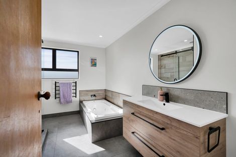 Photo of property in 805 Richmond Road, Lepperton, New Plymouth, 4373