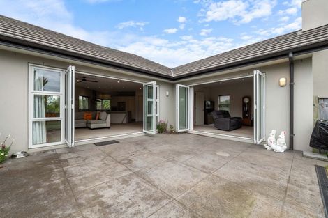 Photo of property in 4 Links Drive, Waiwhakaiho, New Plymouth, 4312