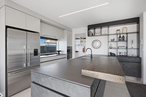 Photo of property in 21 Hine Street, New Plymouth, 4310