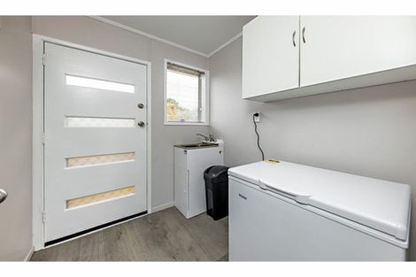 Photo of property in 11 Hinton Place, Weymouth, Auckland, 2103