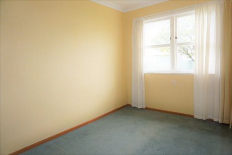 Photo of property in 32 Queenwood Road, Levin, 5510