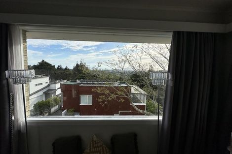 Photo of property in 1/177 Glenfield Road, Hillcrest, Auckland, 0627