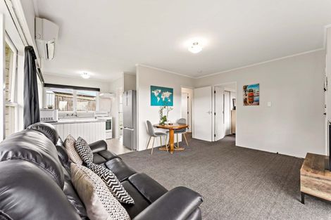 Photo of property in 1/6 Segedin Place, Glenfield, Auckland, 0629