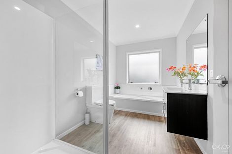 Photo of property in 12 Passchendaele Grove, Trentham, Upper Hutt, 5018