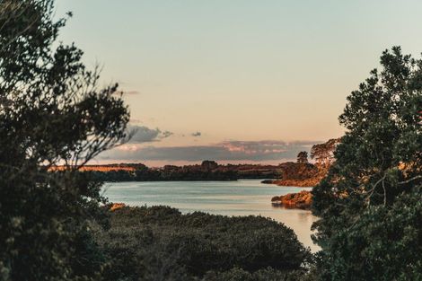 Photo of property in 9 Waikohi Avenue, Glenbrook, 2681